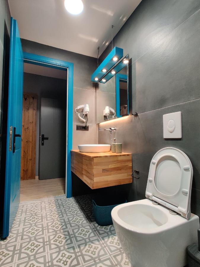 Piro'S Cozy Rooms - City Centre Корча Экстерьер фото