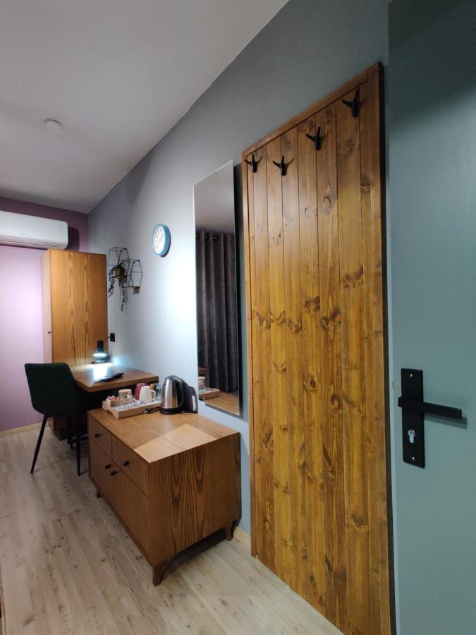 Piro'S Cozy Rooms - City Centre Корча Экстерьер фото
