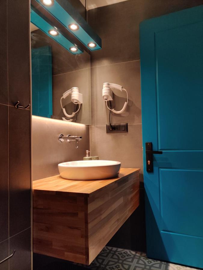 Piro'S Cozy Rooms - City Centre Корча Экстерьер фото